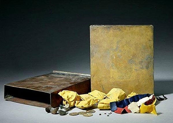 Kho báu vô giá tìm thấy trên nóc Thiên An Môn của Tử Cấm Thành