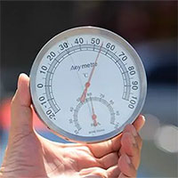 Nhiệt kế giữa trời nắng báo 60 - 70 độ có phải là nhiệt độ khí quyển?