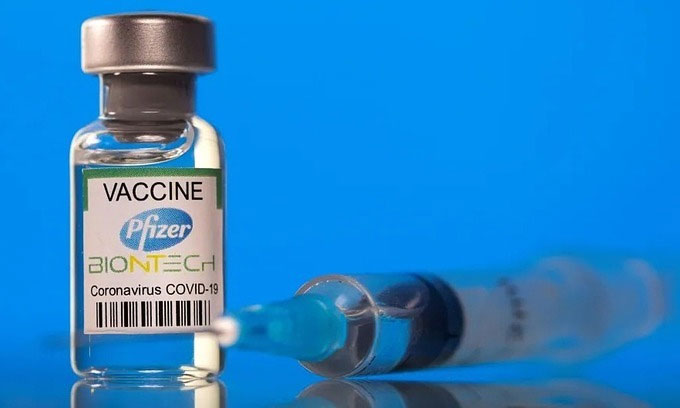 Không nên vận động mạnh sau tiêm vaccine Pfizer, Moderna