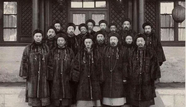 Không phải Hòa Thân, đây mới là 