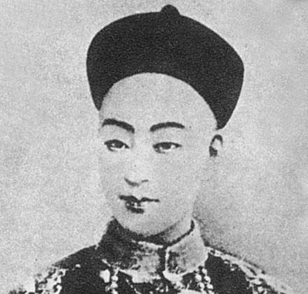 Mở ra ngôi mộ hoàng đế đã bị đánh cắp, bất ngờ phát hiện thứ ông vẫn nắm chặt trong tay