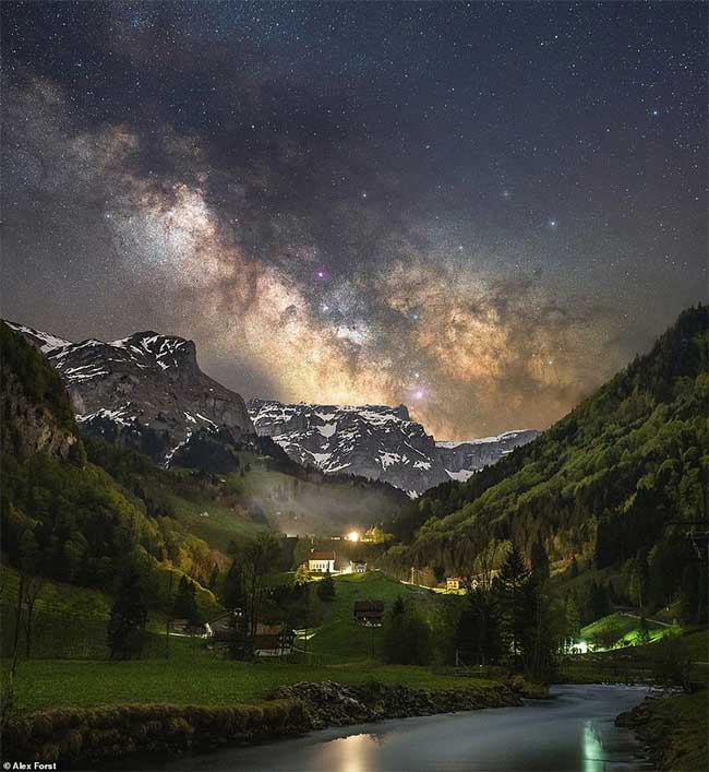 Bộ ảnh phong cảnh siêu thực dưới bầu trời đầy sao 