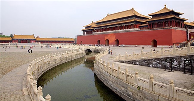 Tiết lộ về "con trăn" hơn 600 tuổi hiện ẩn mình dưới Tử Cấm Thành được canh phòng cẩn mật