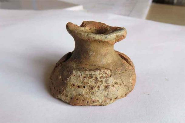 Phát hiện lọ kem trang điểm cực 