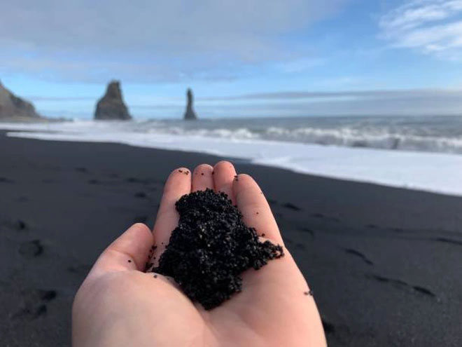 Reynisfjara - Bãi biển cát đen thui nổi tiếng nhất thế giới