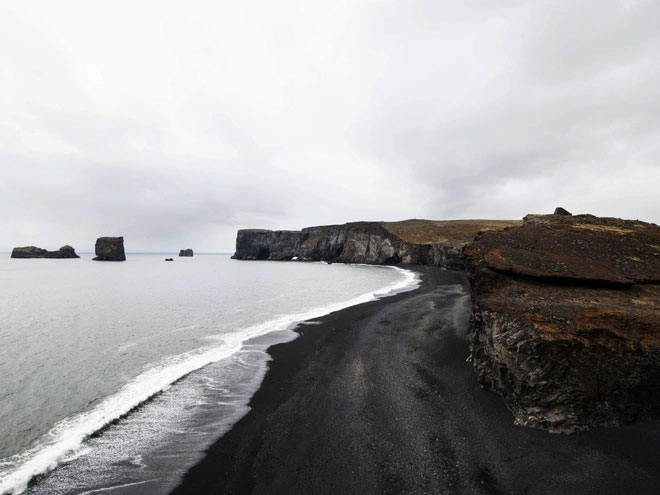 Reynisfjara - Bãi biển cát đen thui nổi tiếng nhất thế giới