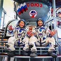 Đang "mặn nồng" với Elon Musk, tỷ phú Nhật gây "sốc" khi đột ngột bỏ SpaceX nhảy sang tàu Roscosmos của Nga!