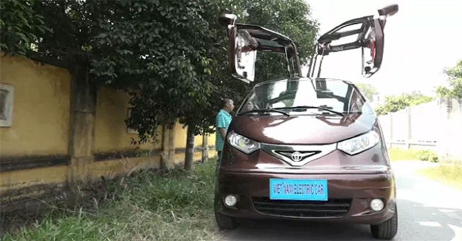 Cận cảnh ô tô điện đi 100km tốn 15.000 tiền điện của thợ Việt, được báo ngoại ca ngợi