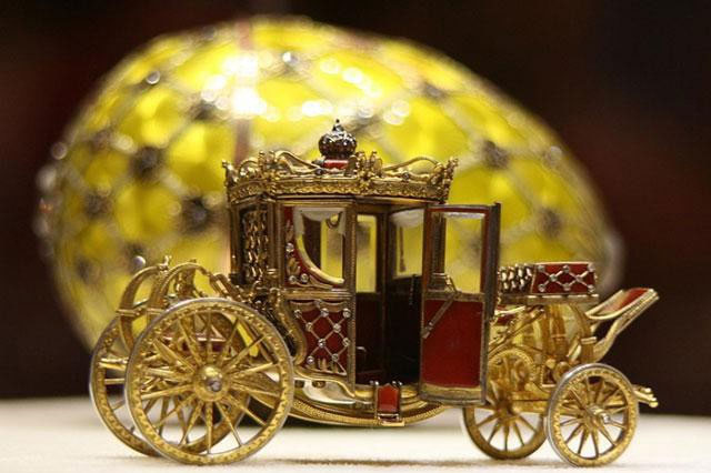 Quả trứng mang tên Đăng quang do Sa hoàng Nicholas II đặt làm riêng cho Hoàng hậu Alexandra.