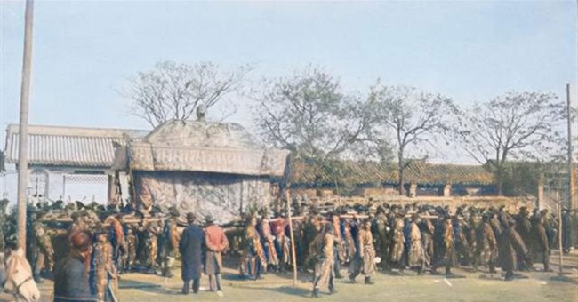 Tại sao Từ Hi Thái Hậu qua đời tận một năm sau mới được chôn cất?