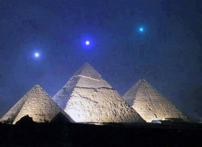 Quần thể 3 kim tự tháp Khufu, Khafre và Menkaure.
