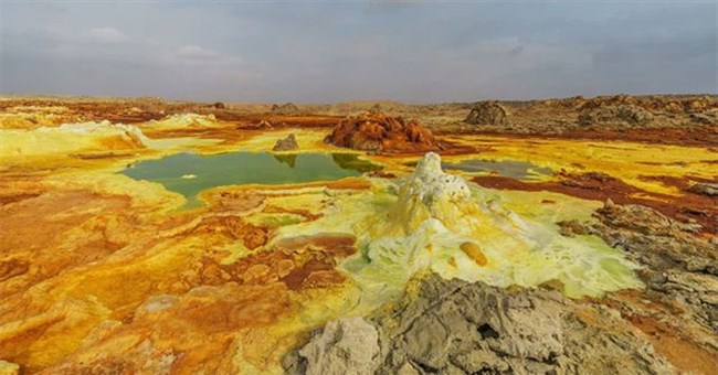 Ai bảo cứ có nước là sẽ có sự sống? Nơi này dù có nhiều nước nhưng không gì sống được ở đây cả!