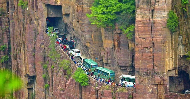 Độc đáo ngôi làng trên cao, nơi người dân tự tay đào 1,2km đường hầm xuyên núi để xuống dưới xuôi