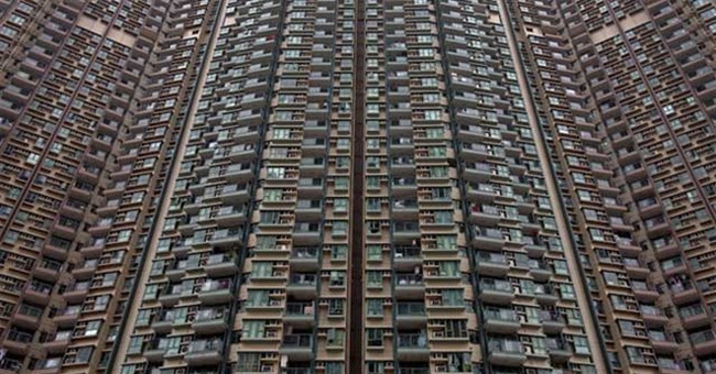 Vì sao nhìn tòa nhà cao tầng khiến một số người cảm thấy đau đầu?