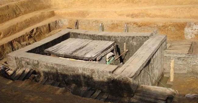 Tìm thấy mộ cổ hoàng gia nhưng không ai dám đụng: Chuyên gia chắp tay "chỉ mong có kẻ tới ăn trộm"!