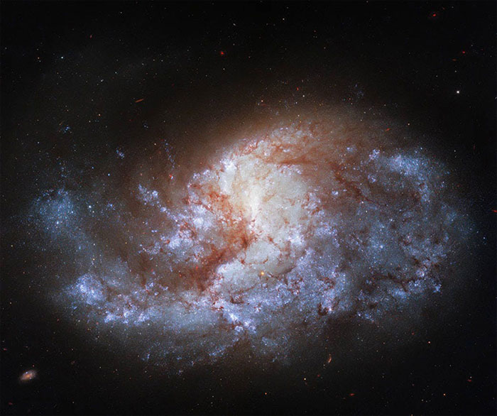 Kính viễn vọng không gian Hubble chụp ảnh 