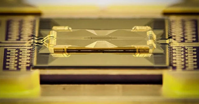 Công ty Mỹ phát triển chip lượng tử thủy tinh, giúp tăng sức mạnh chip lên hàng trăm qubit