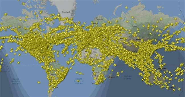 Phi công "soi" đèn thế nào để tránh va chạm trên bầu trời?