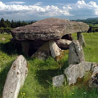 Phát hiện mộ đá liên quan vua Arthur, lâu đời hơn bãi đá cổ Stonehenge