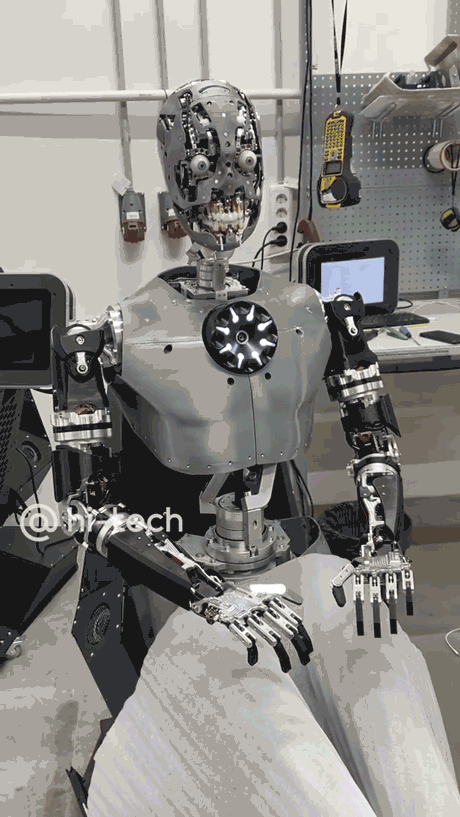 Rợn tóc gáy với robot 