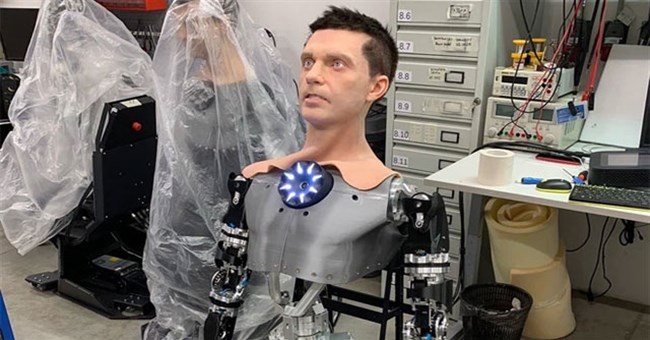 Rợn tóc gáy với robot "quá giống người" Cyborg Terminator của Nga: Có thể biến thành bất cứ người nào