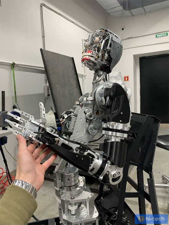 Rợn tóc gáy với robot 