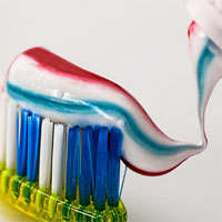 Tại sao màu kem đánh răng không bị trộn lẫn trong tuýp?