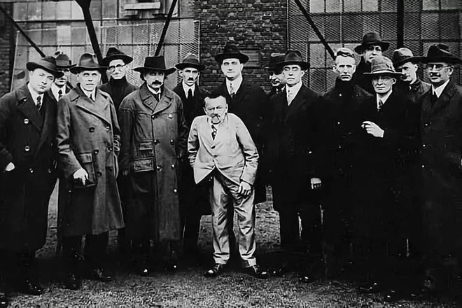 Thí nghiệm Philadelphia: Tesla và Einstein có thể tiến hành thử nghiệm dịch chuyển xuyên không - thời gian?