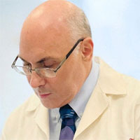 Giáo sư Weissman phát triển vaccine chống mọi virus corona