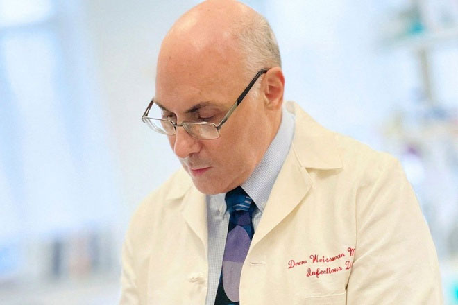 Giáo sư Weissman phát triển vaccine chống mọi virus corona