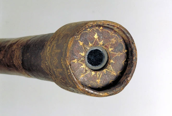 Galileo và kính viễn vọng của ông đã thay đổi ý tưởng về vũ trụ như thế nào?