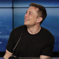 Elon Musk muốn nâng cấp nhà vệ sinh trên tàu vũ trụ