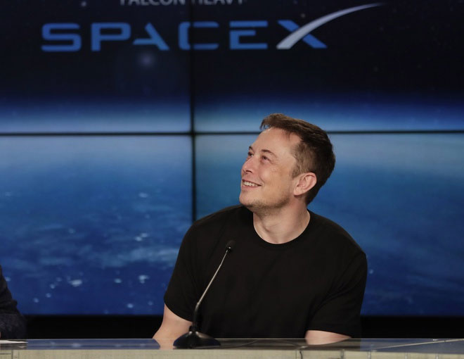 Elon Musk muốn nâng cấp nhà vệ sinh trên tàu vũ trụ