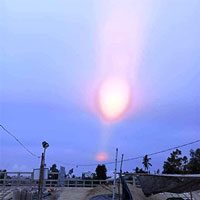 CLIP: Xôn xao vệt sáng lạ xuất hiện trên bầu trời Quảng Ngãi