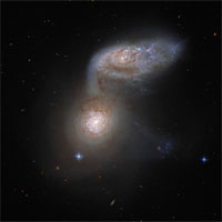 Cơ quan vũ trụ châu Âu chụp được vụ va chạm thiên hà cách xa 100 triệu năm ánh sáng
