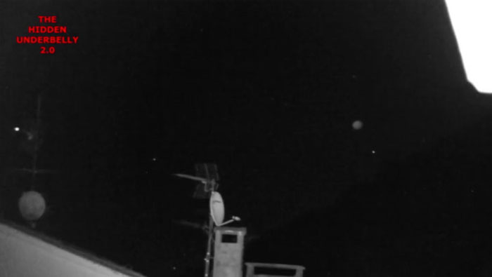 Vật thể tròn lơ lửng trên bầu trời, đột nhiên rớt xuống đất liệu có phải UFO?
