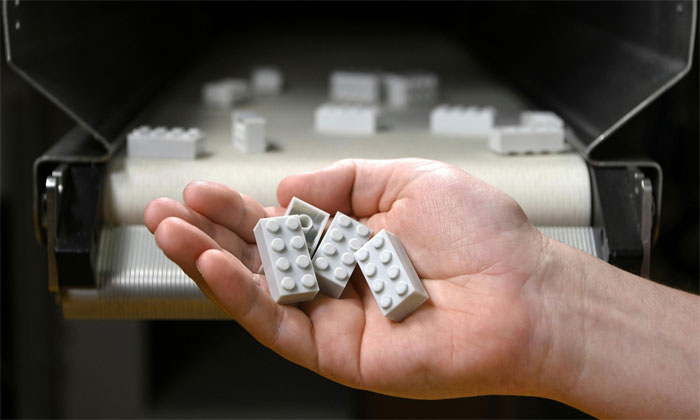 Giờ thử thách của Lego là tối ưu lực bám của khối gạch làm từ nhựa tái chế