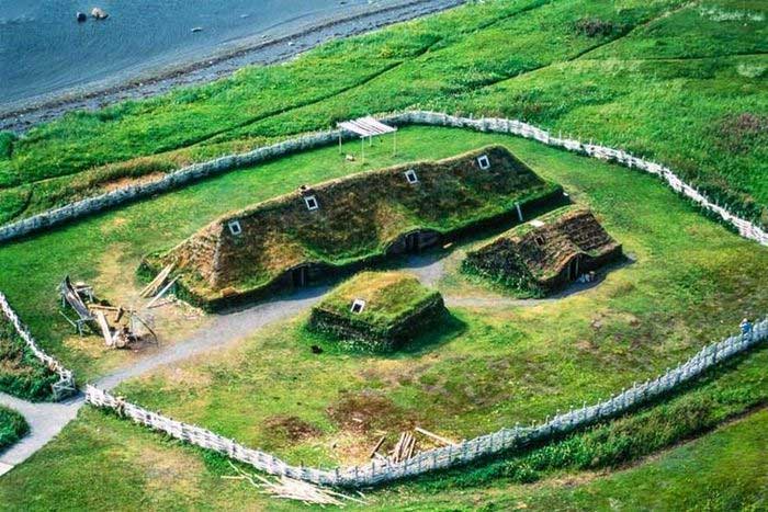 Làng cổ L'Anse aux Meadows của người Viking tại Newfoundland, Canada.