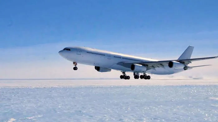 Chiếc máy bay Airbus A340 hạ cánh xuống Nam cực ngày 23/11.