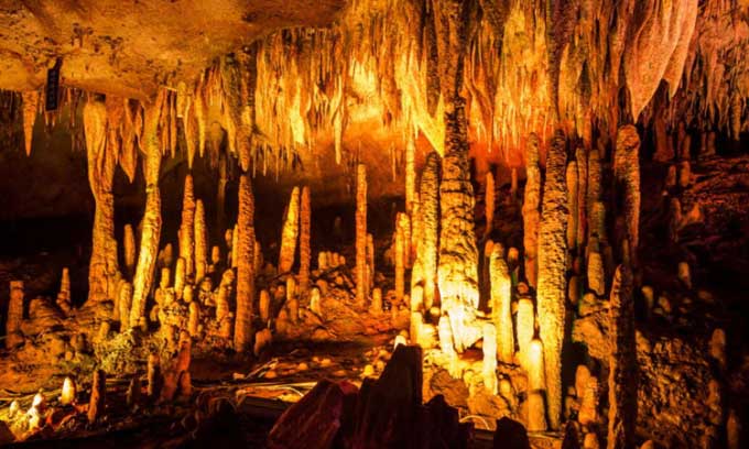 Shennong Cave in the Yangtze Valley