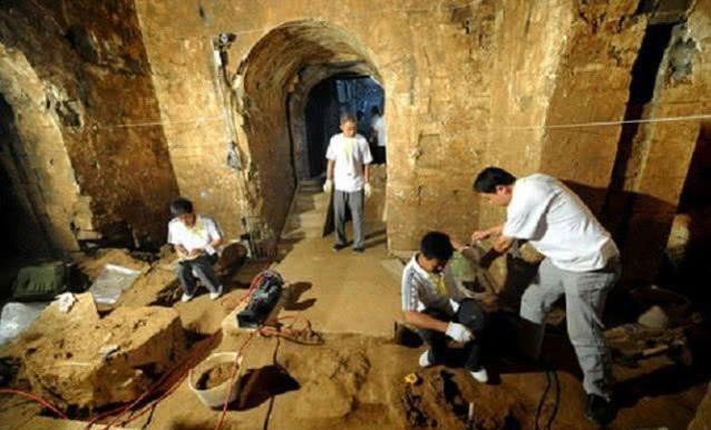 Khai quật mộ Tào Tháo, thấy vũ khí thất truyền nghìn năm, chuyên gia xuýt xoa: Báu vật!