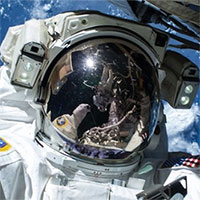 NASA hủy đi bộ không gian vì mảnh rác vũ trụ