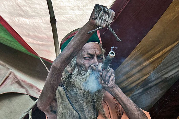 Amar Bharati - người đàn ông đã giơ tay hơn 45 năm.