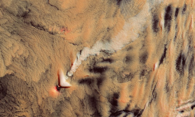  Vệ tinh Landsat 8 chụp ảnh núi lửa Michael, đảo Saunders. 