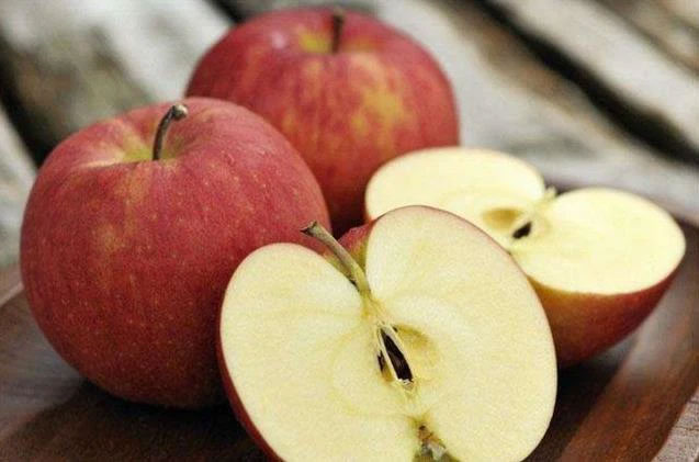 Ăn táo vào buổi sáng có thể làm sạch khoang miệng một cách hiệu quả.