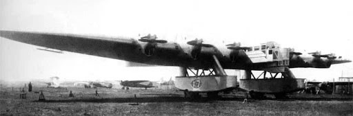 Nguyên mẫu đầu tiên được chế tạo vào năm 1933. 