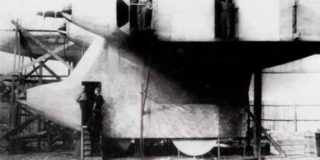 Chiếc máy bay nguyên mẫu đầu tiên bị rơi trong cuộc thử nghiệm vào ngày 21 tháng 11 năm 1933.