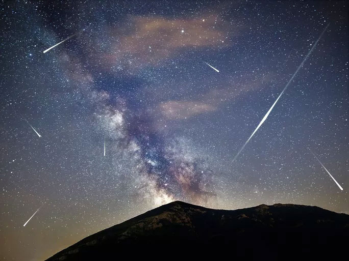 Mưa sao băng Geminids cực lớn thắp sáng bầu trời Việt Nam đêm nay | VietHow