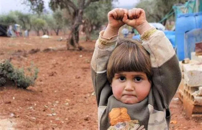 Bé gái Syria