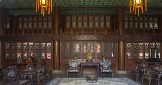 Thế gian ai đọ nổi "dân chơi hàng khủng" Hòa Thân: Một cây cột nhà giá gần 9.500 tỷ đồng!